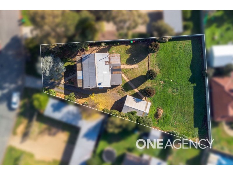 19 Cochrane Street, Kooringal NSW 2650
