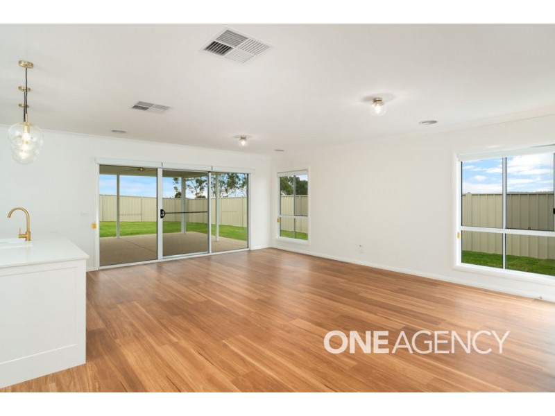 27 Mugga Street, Gobbagombalin NSW 2650