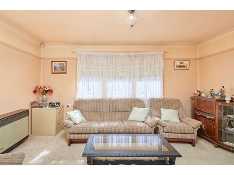 19 SPOONER AVENUE, Mount Austin NSW 2650