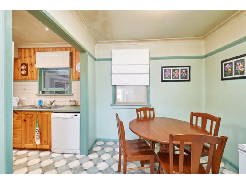19 SPOONER AVENUE, Mount Austin NSW 2650