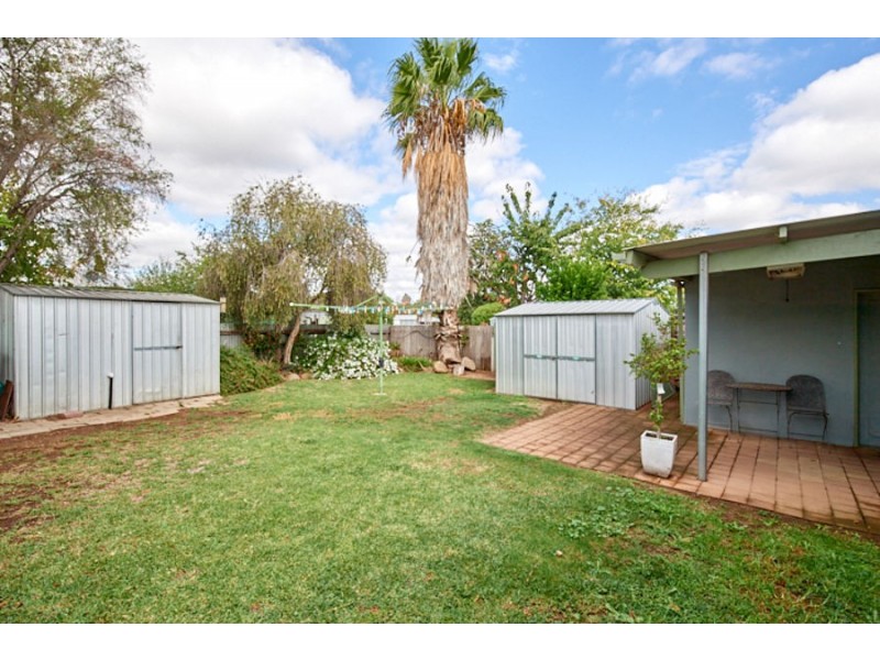 19 SPOONER AVENUE, Mount Austin NSW 2650