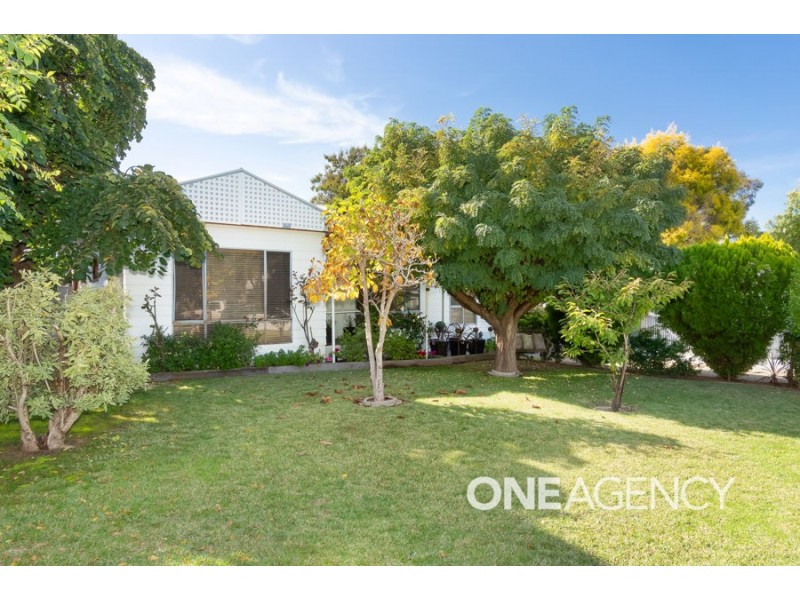 13 COCHRANE STREET, Kooringal NSW 2650