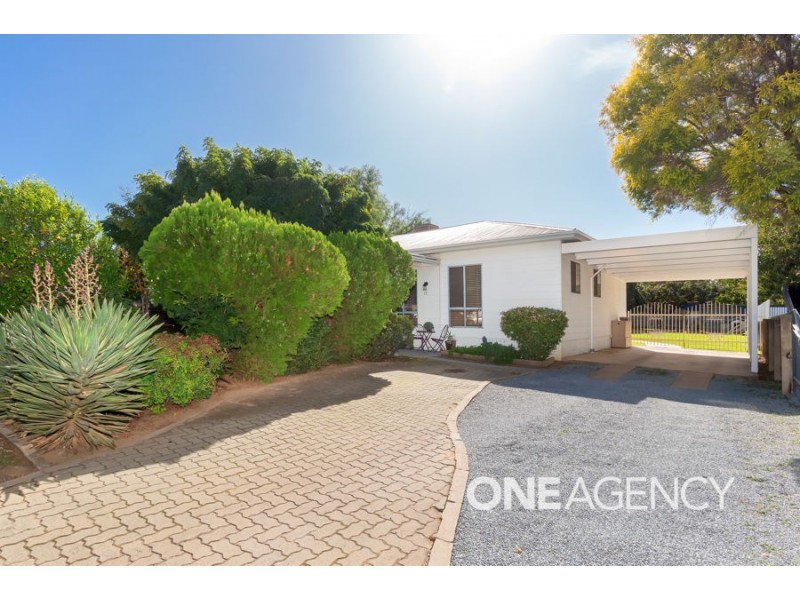 13 COCHRANE STREET, Kooringal NSW 2650