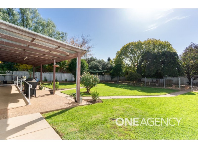 13 COCHRANE STREET, Kooringal NSW 2650