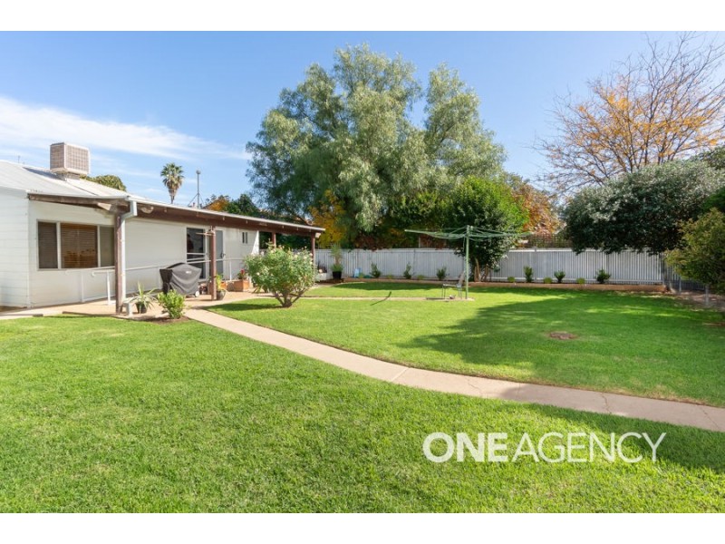 13 COCHRANE STREET, Kooringal NSW 2650