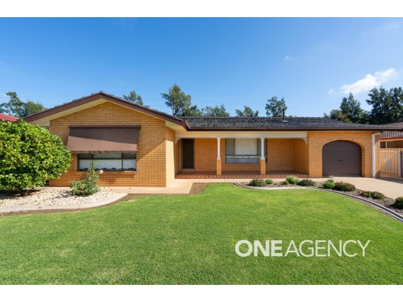 24 Adjin Street, Mount Austin NSW 2650