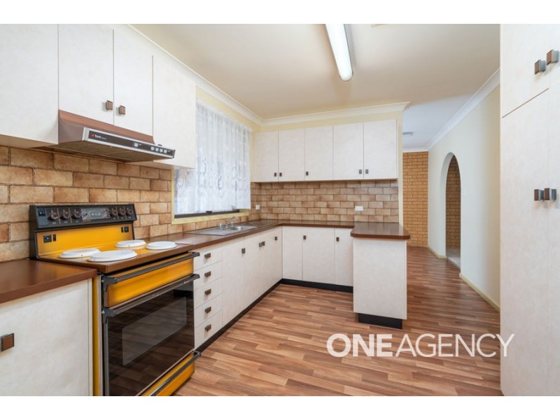 24 Adjin Street, Mount Austin NSW 2650