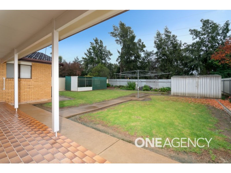 24 Adjin Street, Mount Austin NSW 2650