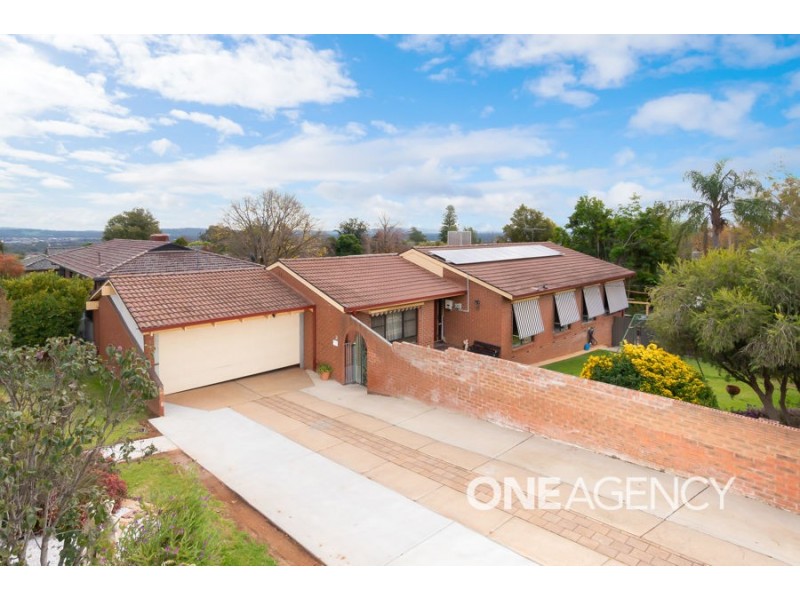 91 LEAVENWORTH DRIVE, Mount Austin NSW 2650