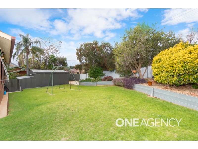 91 LEAVENWORTH DRIVE, Mount Austin NSW 2650