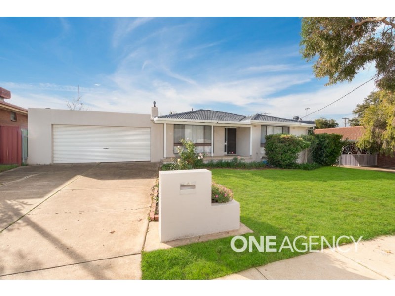 3 HUME STREET, Lake Albert NSW 2650