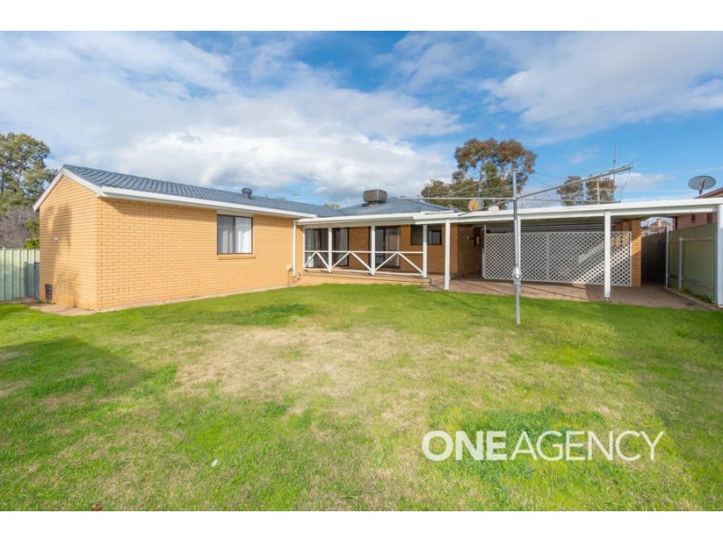 3 HUME STREET, Lake Albert NSW 2650