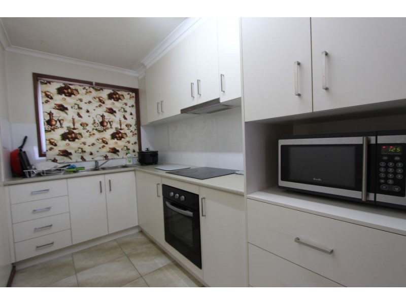 3/31 WREN STREET, Mount Austin NSW 2650