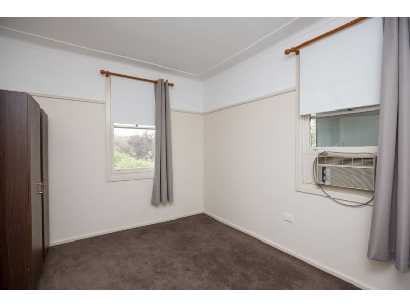 138 MACLEAY STREET, Mount Austin NSW 2650