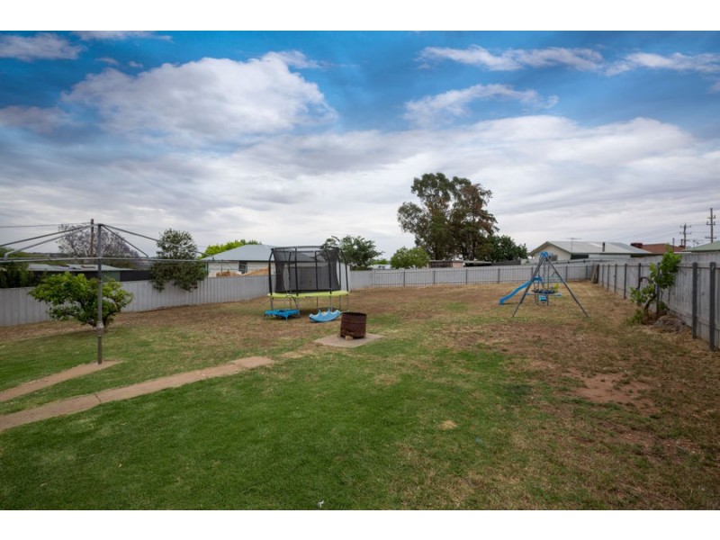 138 MACLEAY STREET, Mount Austin NSW 2650