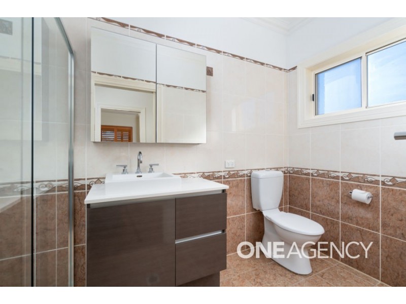 10 DEAKIN AVENUE, Lloyd NSW 2650