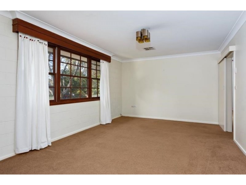 20 DALKEITH AVENUE, Lake Albert NSW 2650