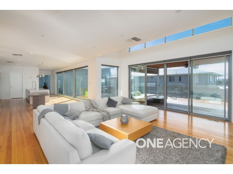 2 PLUNKETT DRIVE, Lake Albert NSW 2650