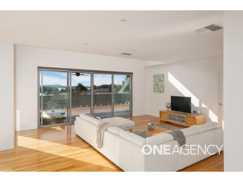 2 PLUNKETT DRIVE, Lake Albert NSW 2650