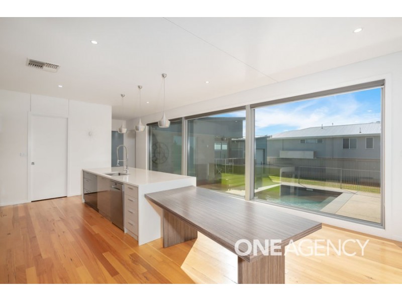 2 PLUNKETT DRIVE, Lake Albert NSW 2650