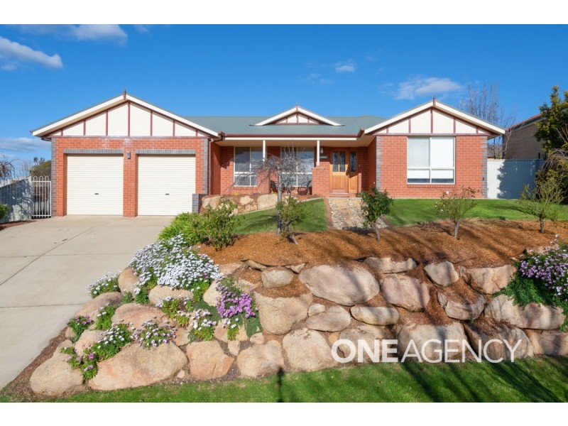 4 LYNDOCH PLACE, Bourkelands NSW 2650