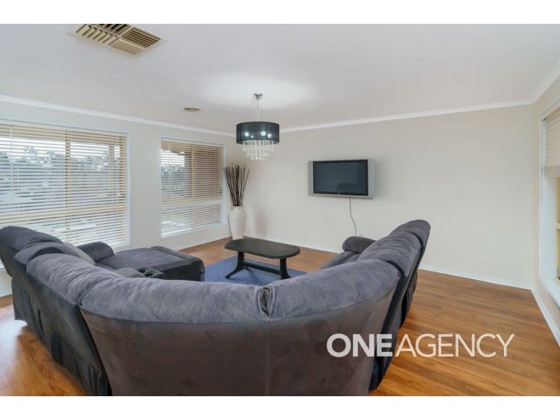 4 LYNDOCH PLACE, Bourkelands NSW 2650