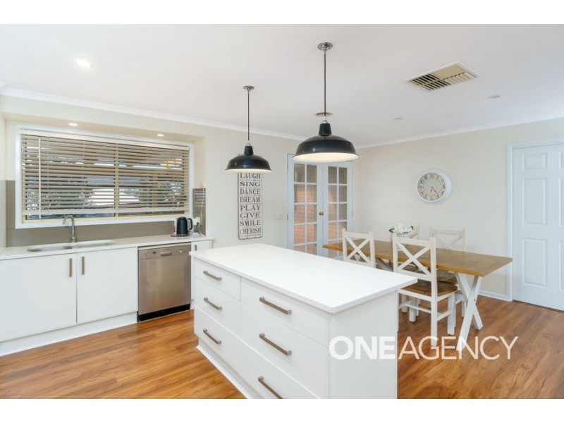 4 LYNDOCH PLACE, Bourkelands NSW 2650