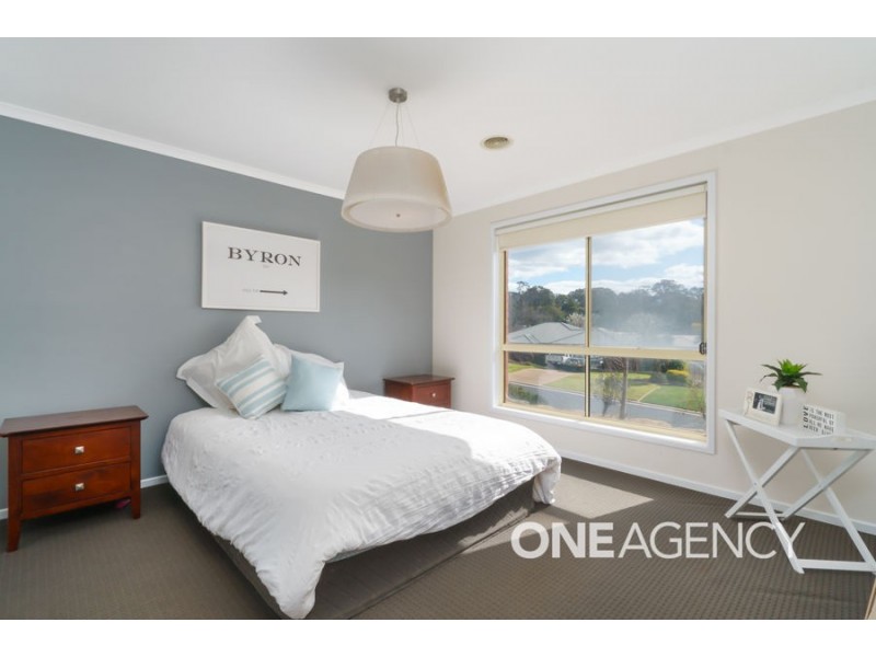 4 LYNDOCH PLACE, Bourkelands NSW 2650