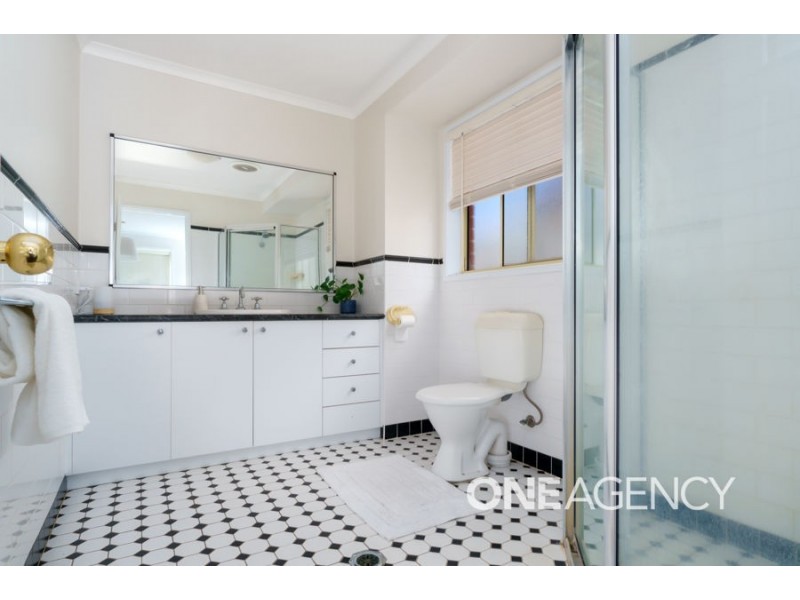 4 LYNDOCH PLACE, Bourkelands NSW 2650