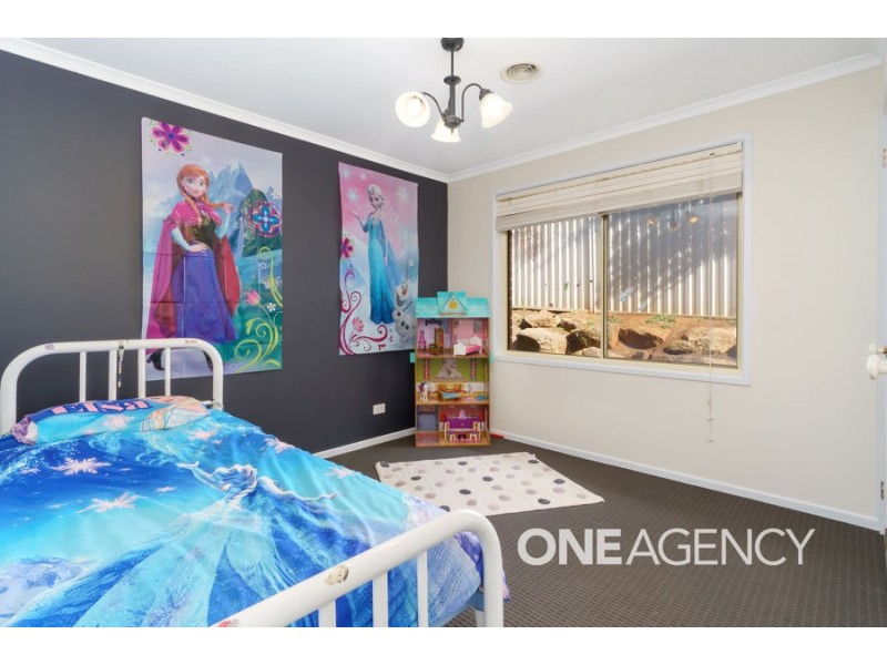 4 LYNDOCH PLACE, Bourkelands NSW 2650