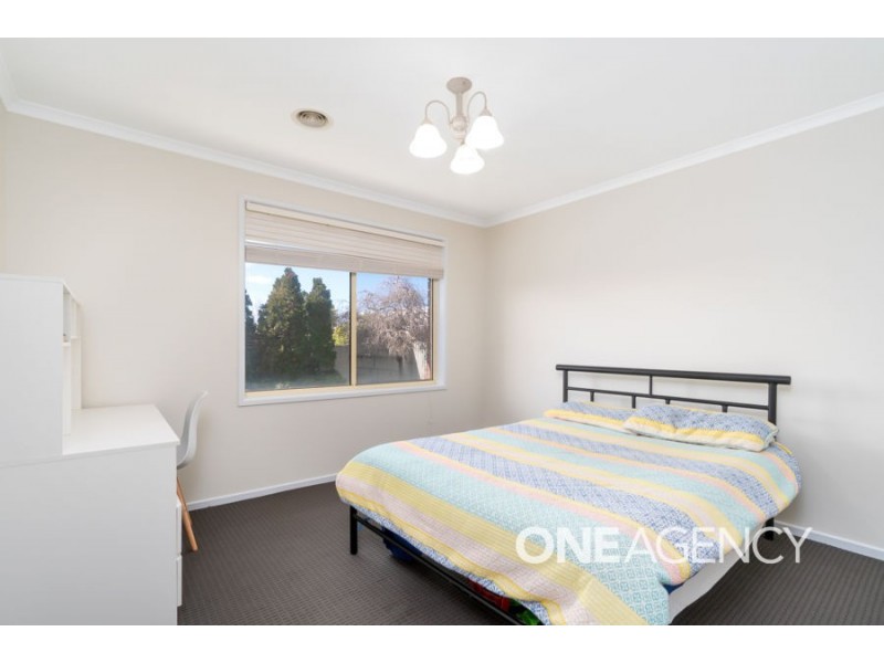 4 LYNDOCH PLACE, Bourkelands NSW 2650