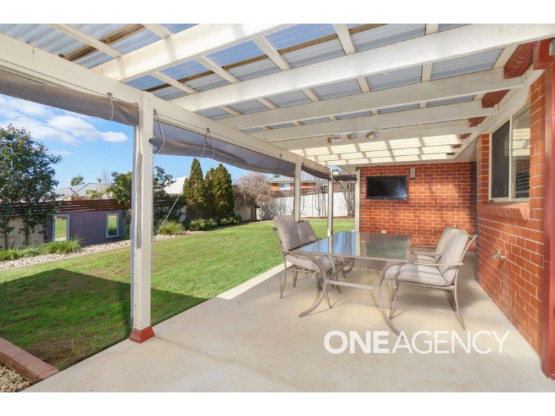 4 LYNDOCH PLACE, Bourkelands NSW 2650
