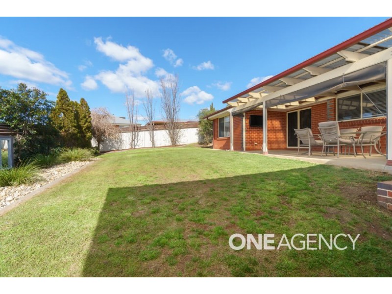 4 LYNDOCH PLACE, Bourkelands NSW 2650