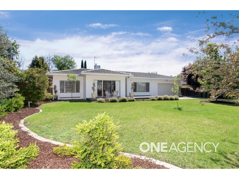 22 DALKEITH AVENUE, Lake Albert NSW 2650