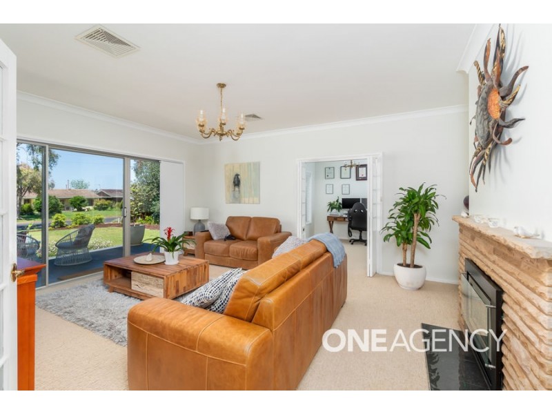 22 DALKEITH AVENUE, Lake Albert NSW 2650