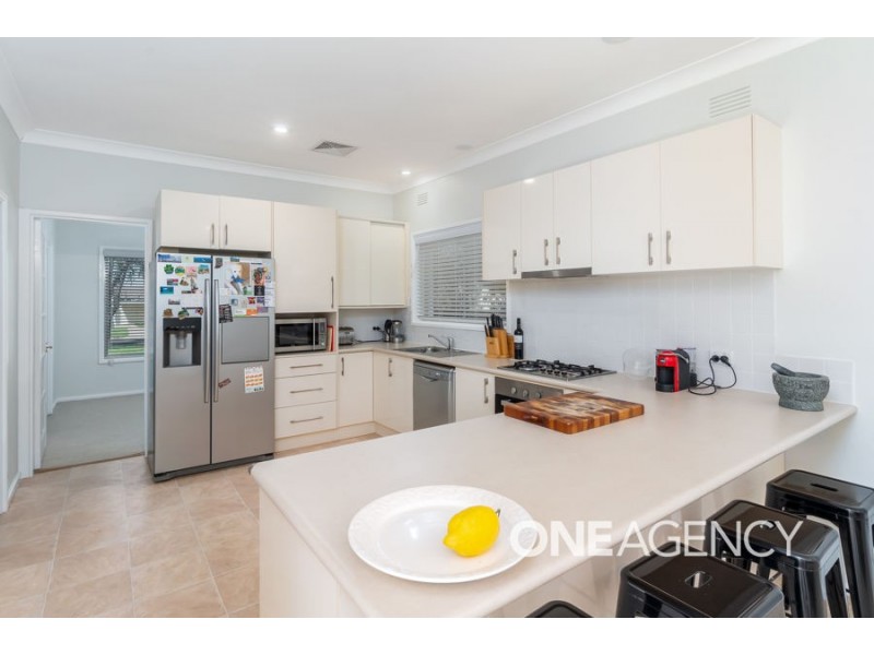 22 DALKEITH AVENUE, Lake Albert NSW 2650