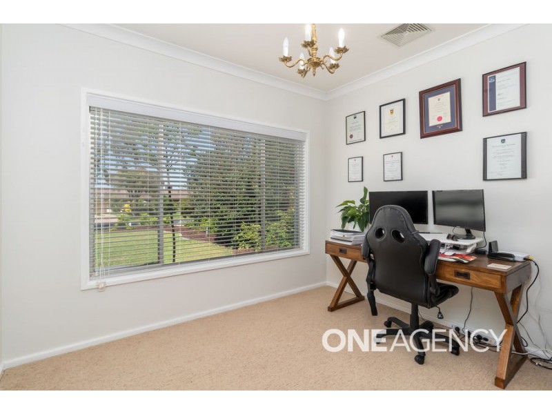 22 DALKEITH AVENUE, Lake Albert NSW 2650