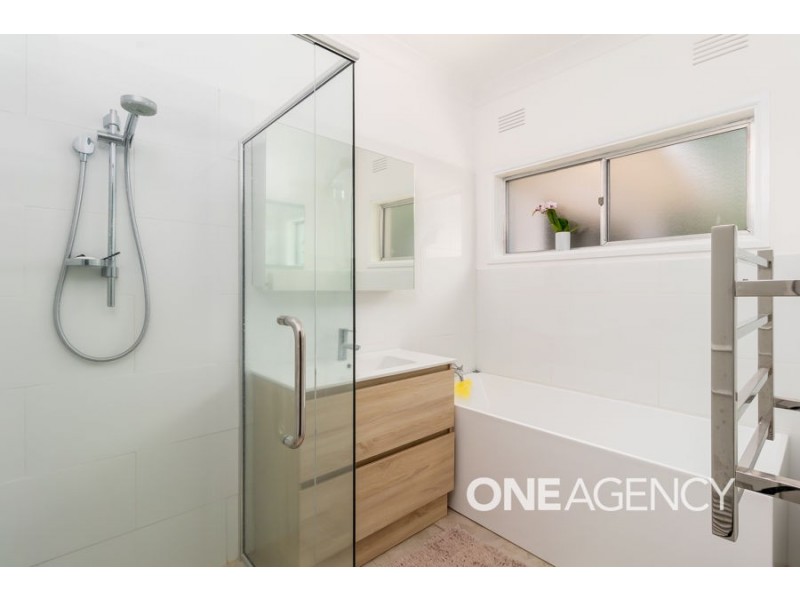 22 DALKEITH AVENUE, Lake Albert NSW 2650