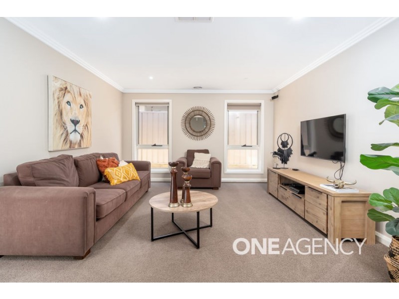 25 BARTON AVENUE, Lloyd NSW 2650