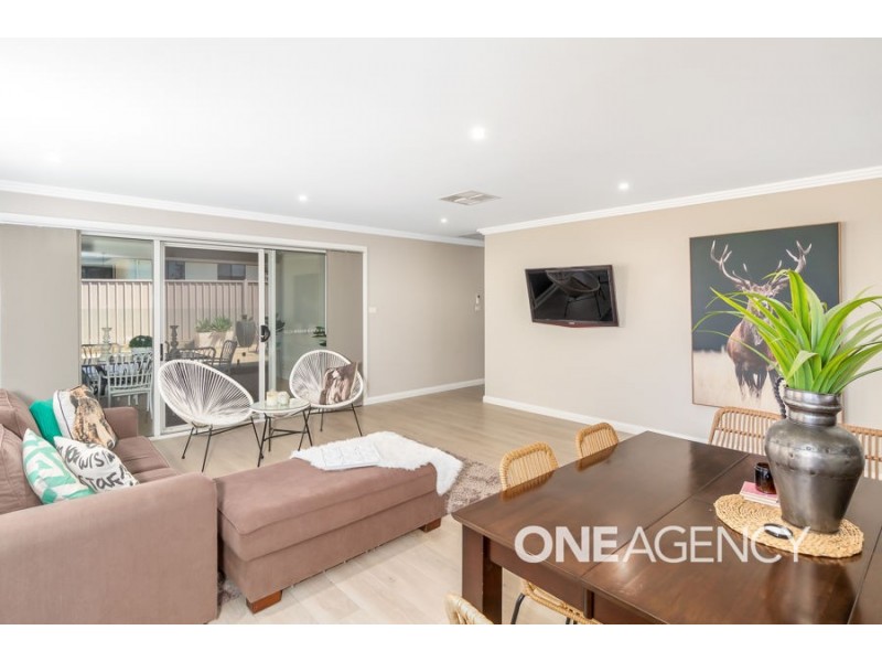 25 BARTON AVENUE, Lloyd NSW 2650