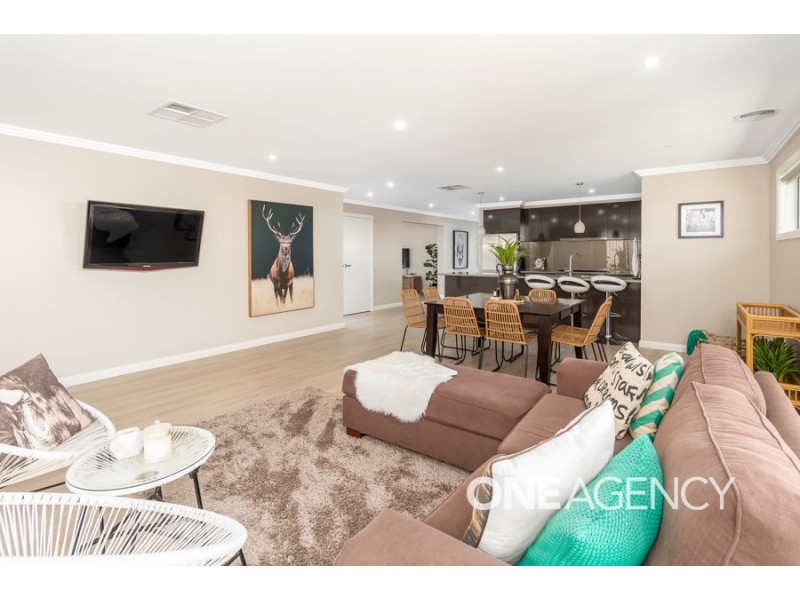 25 BARTON AVENUE, Lloyd NSW 2650