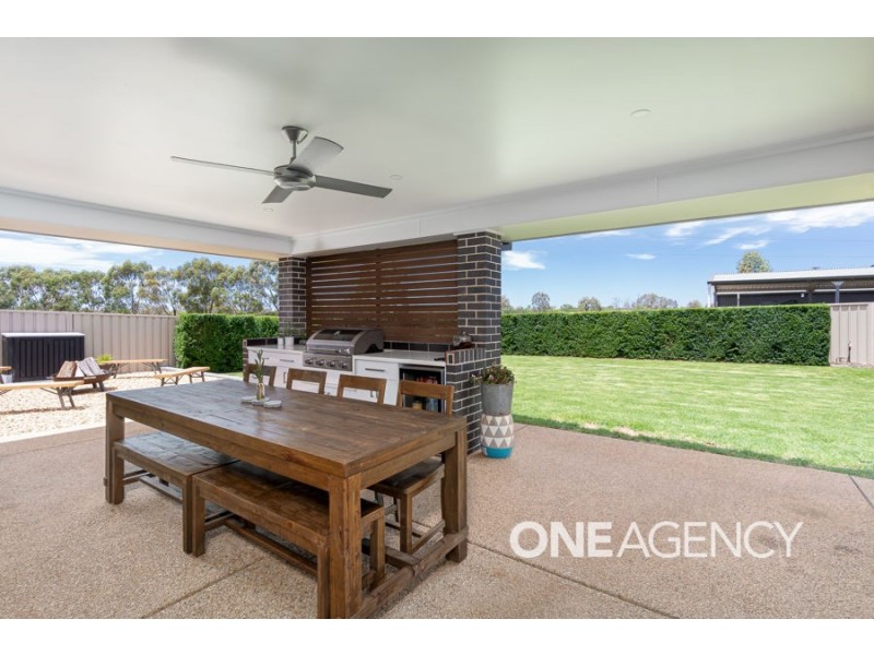 22 GIBSON STREET, Boorooma NSW 2650