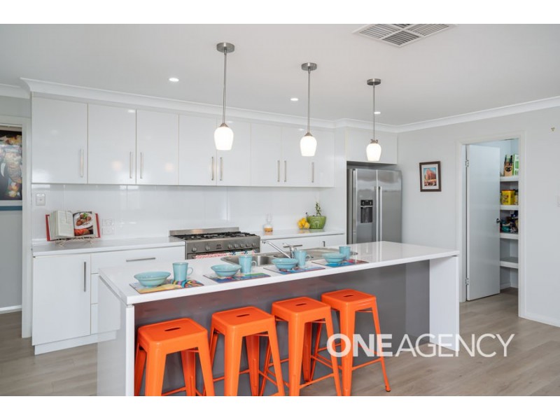 35 BARTON AVENUE, Lloyd NSW 2650