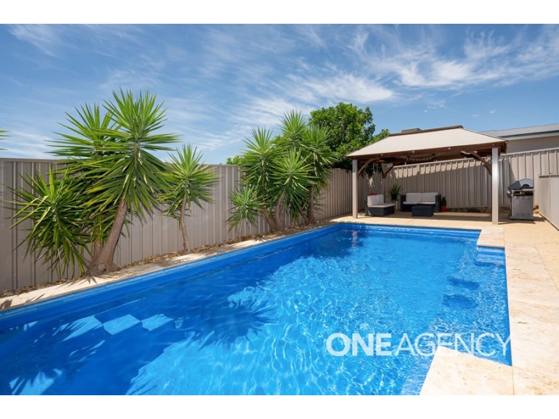 35 BARTON AVENUE, Lloyd NSW 2650
