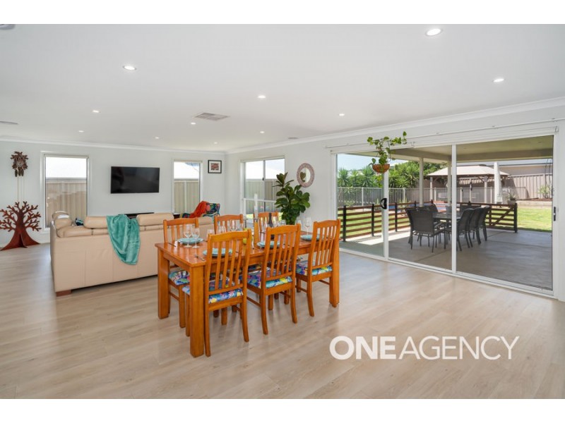 35 BARTON AVENUE, Lloyd NSW 2650