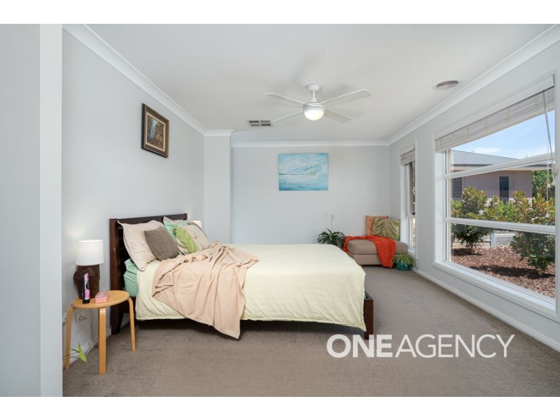 35 BARTON AVENUE, Lloyd NSW 2650