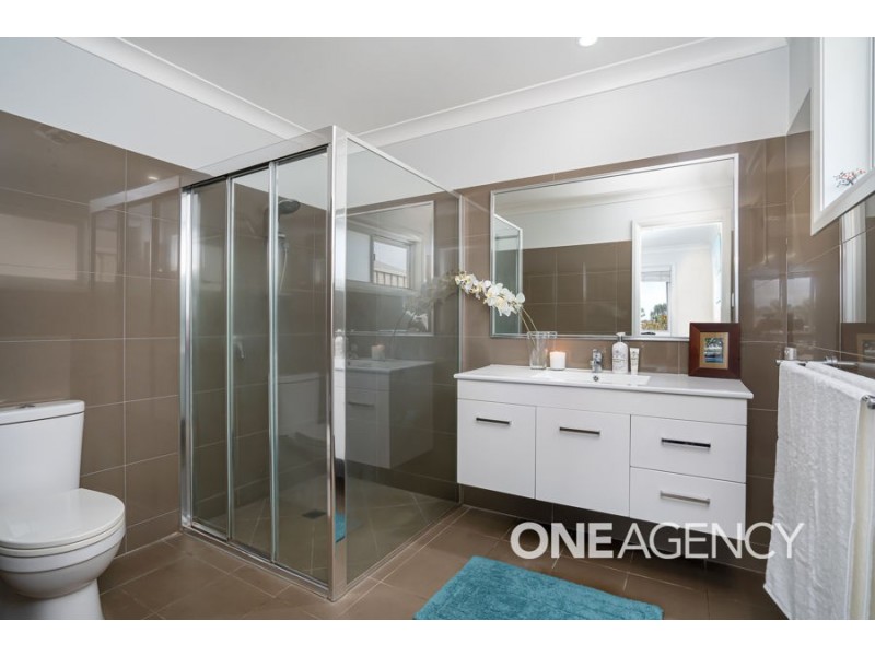 35 BARTON AVENUE, Lloyd NSW 2650