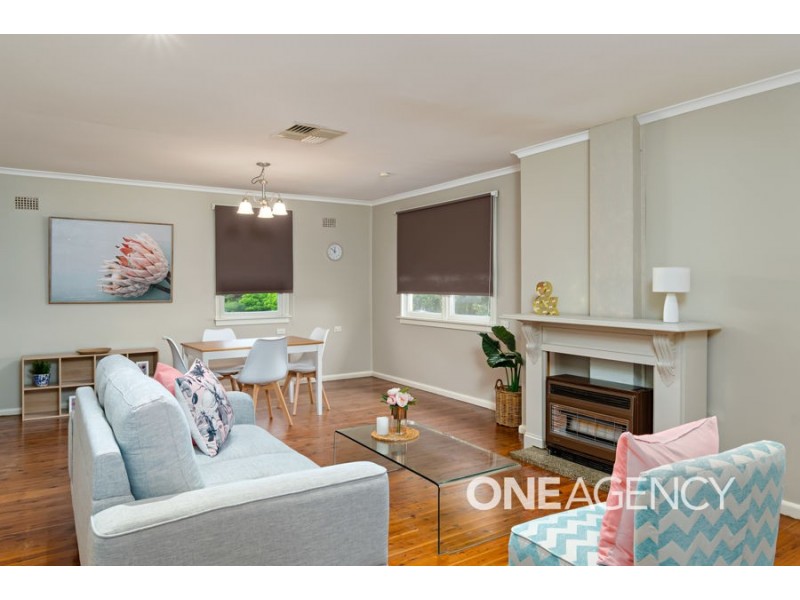 27 GILMORE AVENUE, Mount Austin NSW 2650
