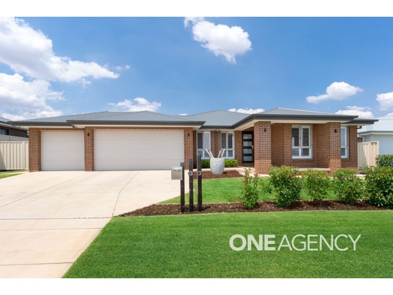 33 PARADISE DRIVE, Gobbagombalin NSW 2650