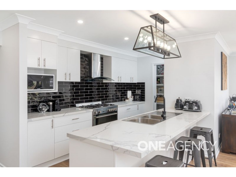 33 PARADISE DRIVE, Gobbagombalin NSW 2650